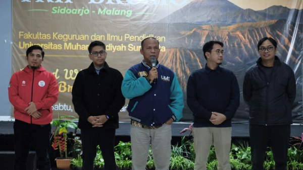 Sambutan (tengah) Dekan FKIP UMS, Prof. Dr. Anam Sutopo, M.Hum., beserta jajaran Wakil Dekan