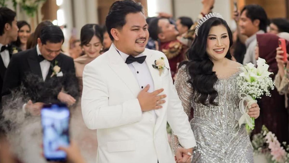 PERNIKAHAN BOIYEN - Boiyen menikah dengan Rully Anggi Akbar, diberikan mahar 15 gr emas dan uang Rp110.002.025, apa pekerjaan sang suami?