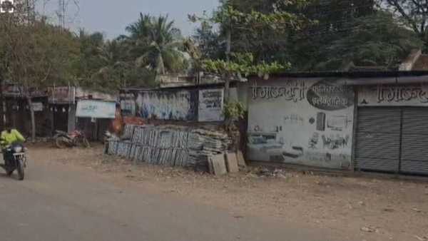 उपमुख्यमंत्री अजित पवार यांच्या विमानाला भीषण अपघात झाला या अपघातामध्ये त्याचं निधन झालं आहे. विमान धावपट्टीवर उतरत असतानाच नियंत्रण सुटून हा अपघात झाल्याची माहिती समोर येत आहे. 