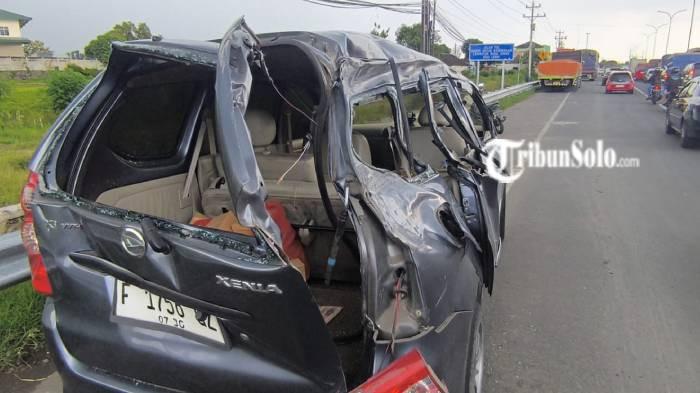 RINGSEK. Mobil terlibat kecelakaan di jalan Solo-Jogja tepatnya di Desa Somopuro, Kecamatan Jogonalan, Klaten Rabu (28/1/2026). Satu orang meninggal dunia dalam kejadian ini.