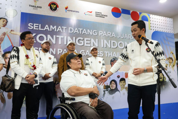 Wamenpora Taufik Hidayat apresiasi atlet ASEAN Para Games yang lampaui target. Foto: NPC Indonesia