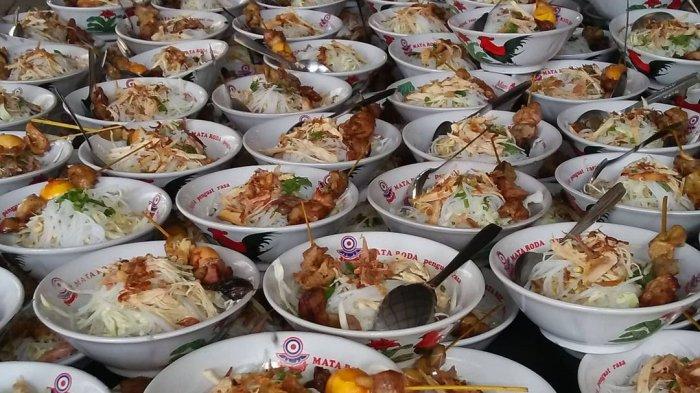 Soto Ayam Lenthok Pak Gareng yang patut dicoba bila berburu kuliner di Jogja.