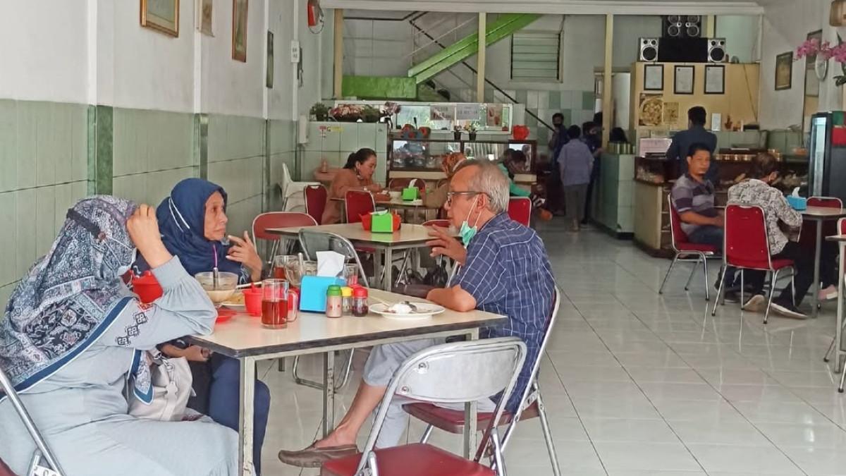 Gaya Tunggal, satu tempat makan siang dekat Kebun Raya Bogor yang banyak diburu wisatawan.