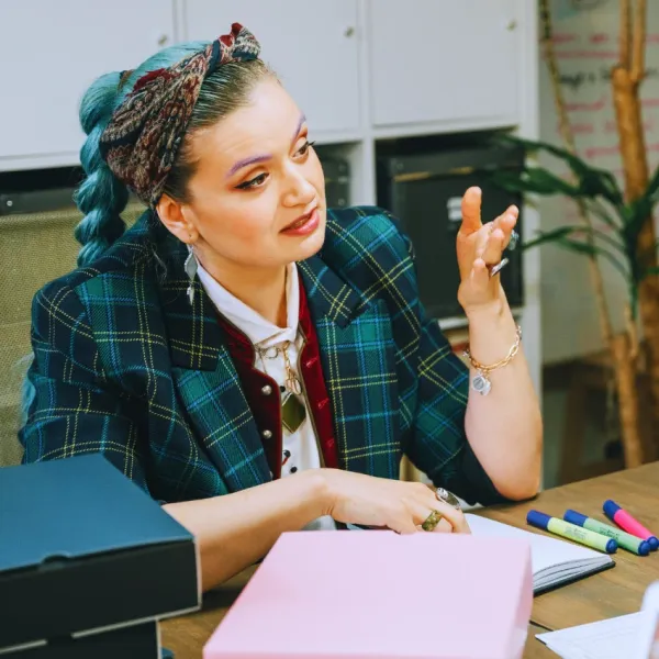 worker demanding pay transparency