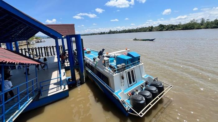 JADWAL SPEEDBOAT - Aktivitas penumpang di Pelabuhan Kayan II sebelum berangkat berlayar menuju Tarakan. Layanan transportasi laut rute Tanjung Selor – Tarakan dari Pelabuhan Kayan II akan dilayani 23 armada speedboat reguler. (TribunKaltara.com/Desi Kartika)