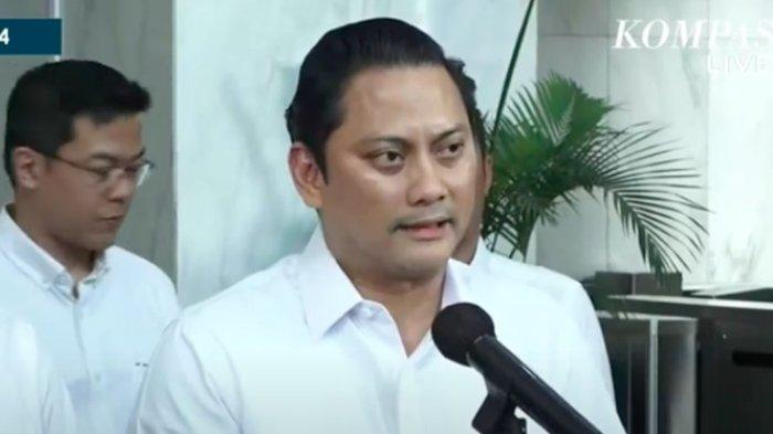 Anggota Tim Gugus Tugas Sinkronsasi sekaligus Bendahara Umum Partai Gerindra, Thomas Djiwandono usai melakukan pertemuan dengan Menteri Keuangan (Menkeu) Sri Mulyani di kantor Kemenkeu, Jakarta, Jumat (31/5/2024) belum lama ini. Thomas dijadwalkan akan dilantik oleh Presiden Joko Widodo menjadi wakil Menteri Keuangan sore ini.