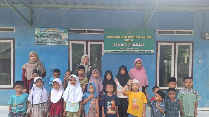 Hikayat dan anak didik foto bersama