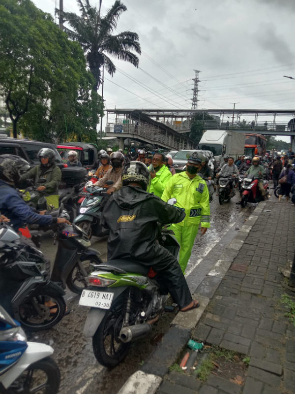 Kemacetan di Jalan Daan Mogot, Kamis (29/1) pagi. Foto: Dok. Istimewa