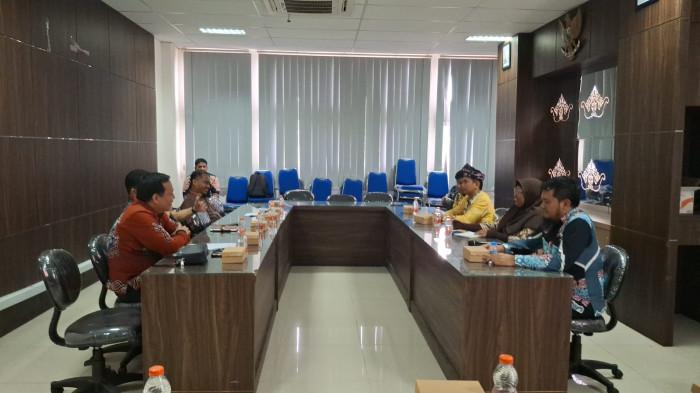 KUNKER DPRD KALTARA - Kunjungan kerja DPRD Kaltara ke Kantor Disdukcapil Tarakan, Kamis (29/1/2026) untuk mengetahui layanan administrasi kependudukan.