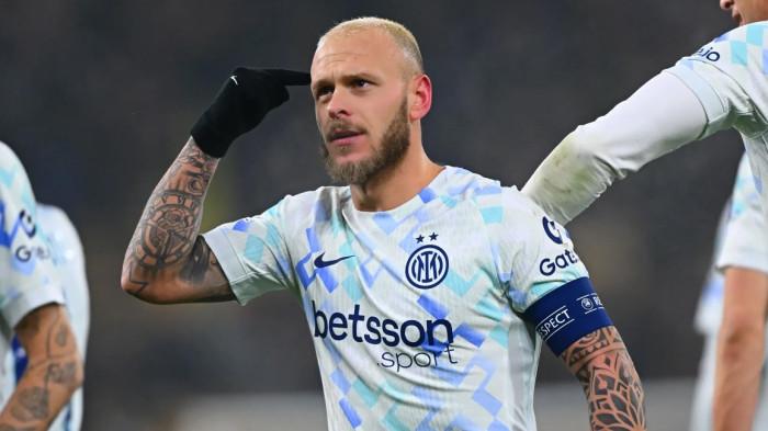 TAMPIL ON FIRE - Selebrasi Federico Dimarco seusai mencetak gol pada pertandingan Dortmund vs Inter Milan di Liga Champions, Kamis (29/1/2026). Wingback asal Italia ini tampil on fire, mencetak gol via tendangan bebas ke gawang Borussia Dortmund.