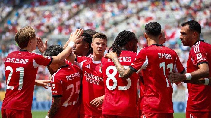 MERAYAKAN GOL - Para pemain Benfica merayakan gol saat melawan Bayern Munchen dalam matchday pamungkas Grup C Piala Dunia Antarklub 2025, Rabu (25/6/2025) dini hari WIB.