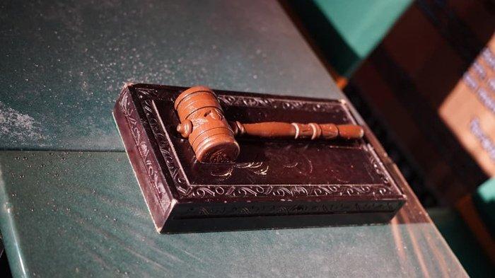 SANKSI KOMDIS PSSI - Ilustrasi palu sidang Komdis PSSI. Berikut ini tiga sanksi Komdis PSSI buat PSM Makassar di Super League, eks Timnas Indonesia U23 juga kena hukum.