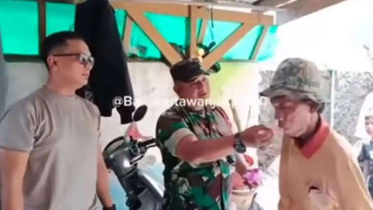 WS GABUS - Video viral memperlihatkan dua pria berseragam TNI dan Polri menuding pedagang es gabus di Kemayoran, Jakarta Pusat, menjual produk berbahan spons. Dari pemeriksaan sementara Polres Metro Jakarta Pusat, es gabus tersebut dipastikan aman dikonsumsi.