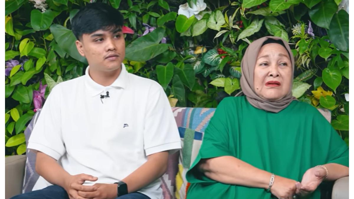 POLEMIK PENGAKUAN ANAK - Ressa Rizky Rossano tampil di podcast YouTube Denny Sumargo. Ia didampingi ibu asuhnya selama ini, Ratih Puspita Dewi yang merupakan adik ipar Emilia Contessa.