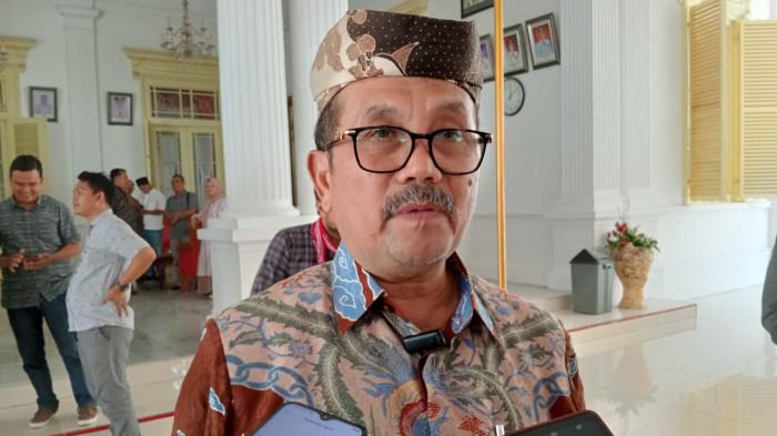 Bupati Cirebon, Imron.