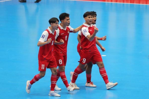 Selebrasi pemain Timnas Futsal Indonesia usai mencetak gol ke gawang Timnas Futsal Korea Selatan pada pertandingan Grup A Piala Asia Futsal 2026 di Indonesia Arena, Jakarta, Selasa (27/1/2026). Foto: Jamal Ramadhan/kumparan