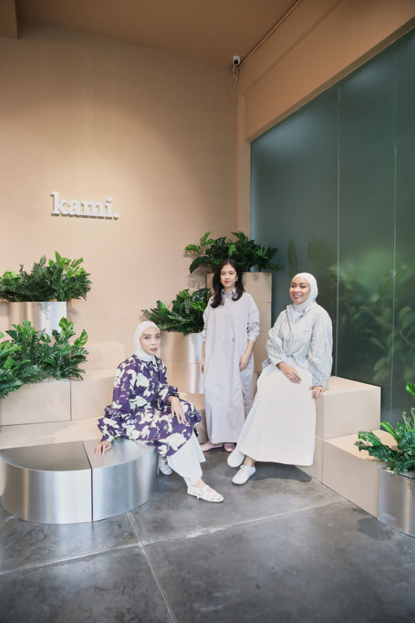 Koleksi Raya lansiran brand lokal Kami, bertajuk "Tarini". Foto: Dok. Kami