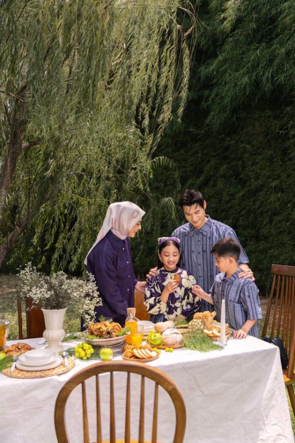 Koleksi Raya lansiran brand lokal Kami, bertajuk "Tarini". Foto: Dok. Kami