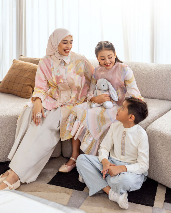 Koleksi Raya lansiran brand lokal Kami, bertajuk "Tarini". Foto: Dok. Kami