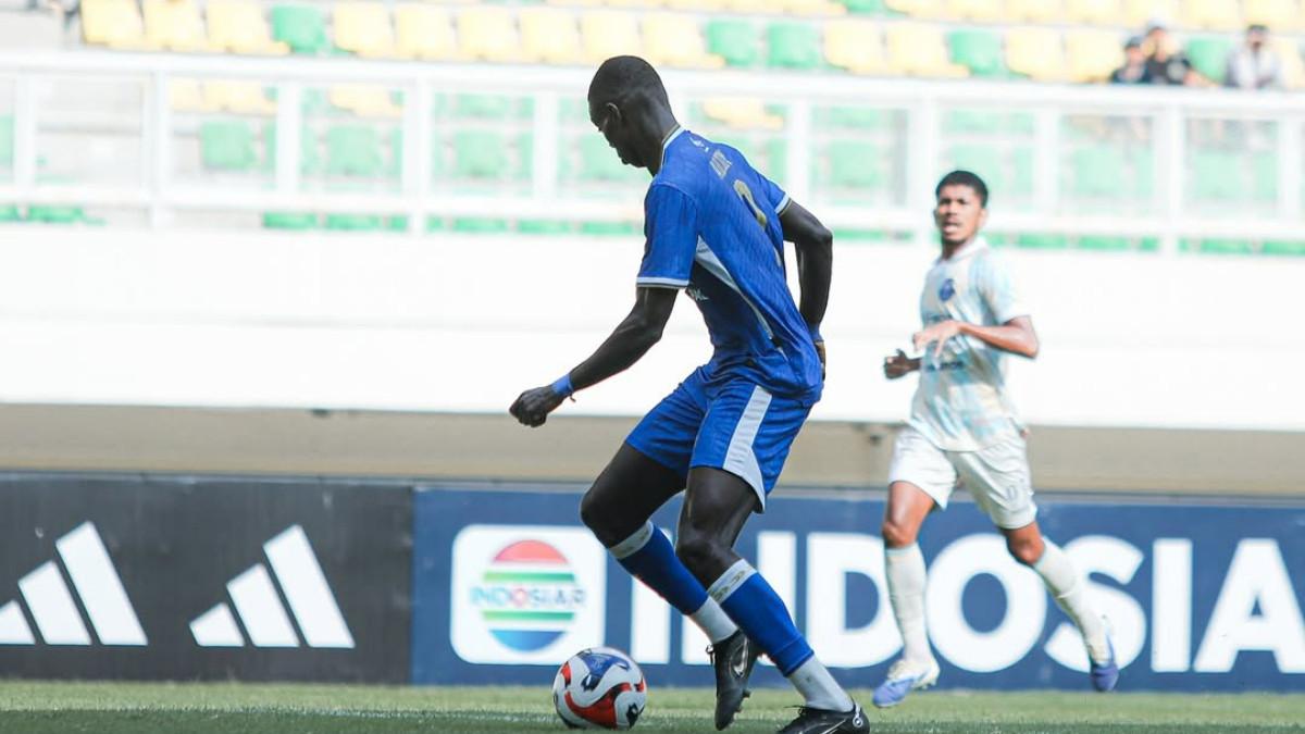 Bomber Adhyaksa FC, Adilson Silva pada pertandingan melawan PSPS Pekanbaru di Banten International Stadium, Serang, Sabtu (1/11/2025).