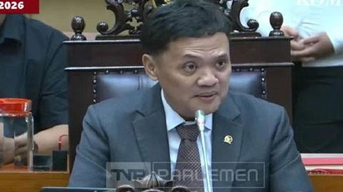 DPR MARAH - Ketua Komisi III DPR RI Fraksi Gerindra, Habiburokhman saat rapat dengar pendapat (RDP) Komisi III DPR RI dengan Kajari Sleman, Kapolresta Sleman, dan Kuasa Hukum Hogi Minaya pada Rabu (28/1/2026). Habiburokhman menyinggung sejumlah pasal saat 'menyemprot' Kasat Lantas Polres Sleman.