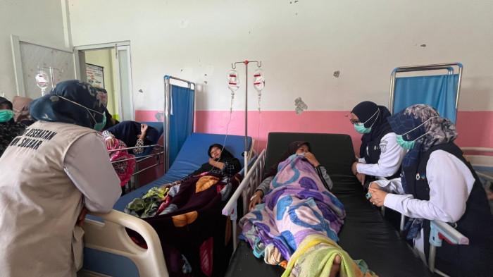 KERACUNAN MAKANAN - Dinas Kesehatan Provinsi Sulawesi Barat investigasi dugaan keracunan makanan bergizi gratis (MBG) di Kecamatan Kalukku, Kabupaten Mamuju, Sulbar, Rabu (23/10/2025)