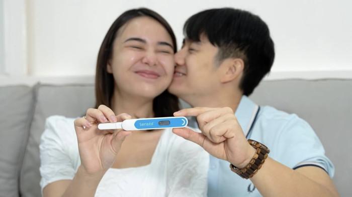 UMUMKAN KEHAMILAN - Pasangan artis Amanda Manopo dan Kenny Austin umumkan kehamilan calon anak pertama dicapture Selasa (25/11/2025).