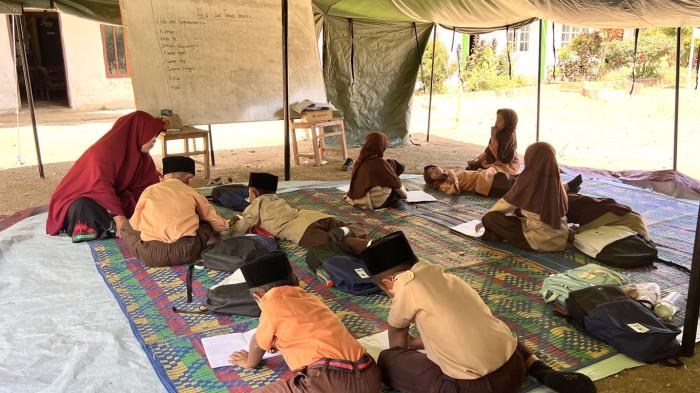 Belajar di Tenda darurat di Aceh Tengah