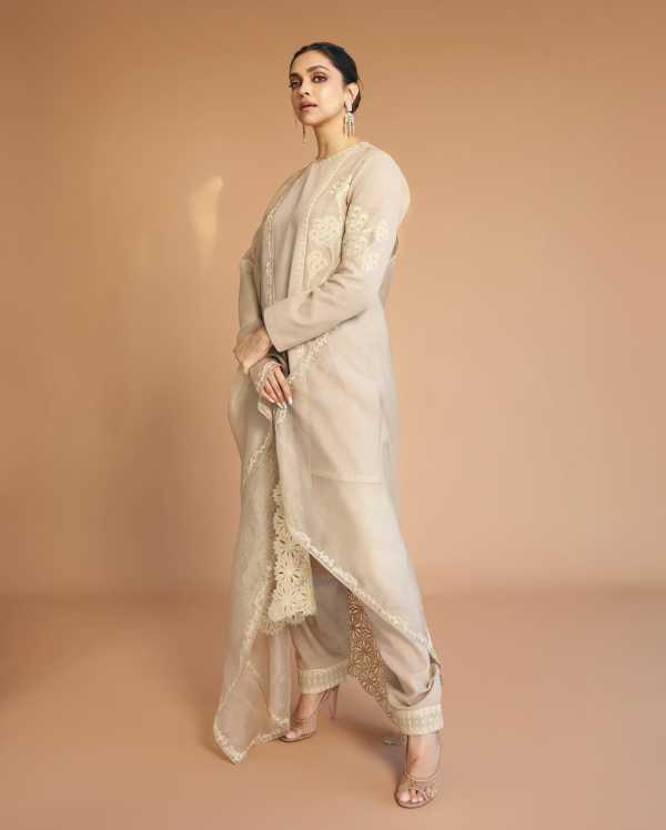 हा व्हिडिओ महिला सक्षमीकरणाला प्रोत्साहन देण्यासाठी बनवलेला. यात दीपिकाने म्हटलेलं की मला आपल्या हिशोबाने आयुष्य जगायचं आहे. मला हवे तसे कपडे घालायचे आहेत. पुरुष असो किंवा स्त्री...कोणावर प्रेम करायचं हा माझा प्रश्न आहे असं तिने म्हटलेलं. 