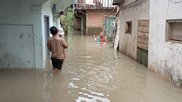 BANJIR DI BIDARA CINA - Permukiman warga di RW 07 Bidara Cina yang terdampak banjir luapan Kali Ciliwung, Jatinegara, Jakarta Timur, Kamis (29/1/2026).
