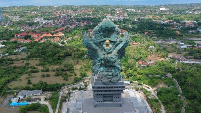 Patung Garuda Wisnu Kencana (GWK) - tempat wisata populer di Ungasan, Badung, Bali.