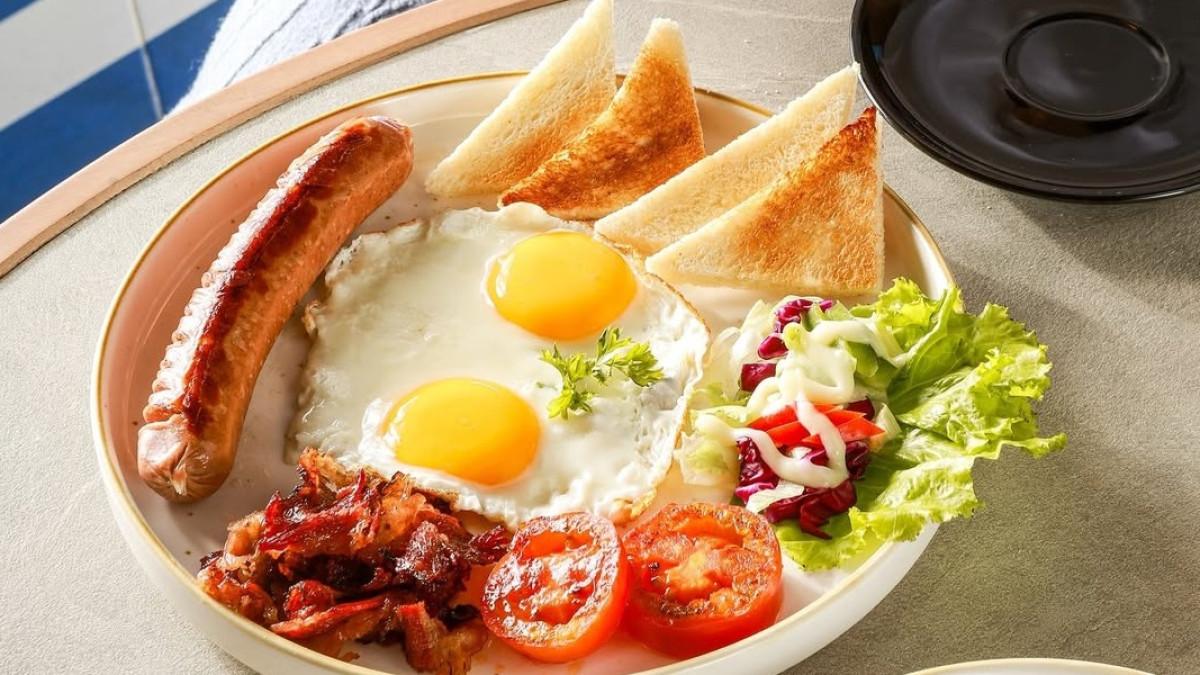 Nonik Bistro, satu tempat makan siang enak dekat TMII Jakarta yang bisa kamu jadikan referensi.