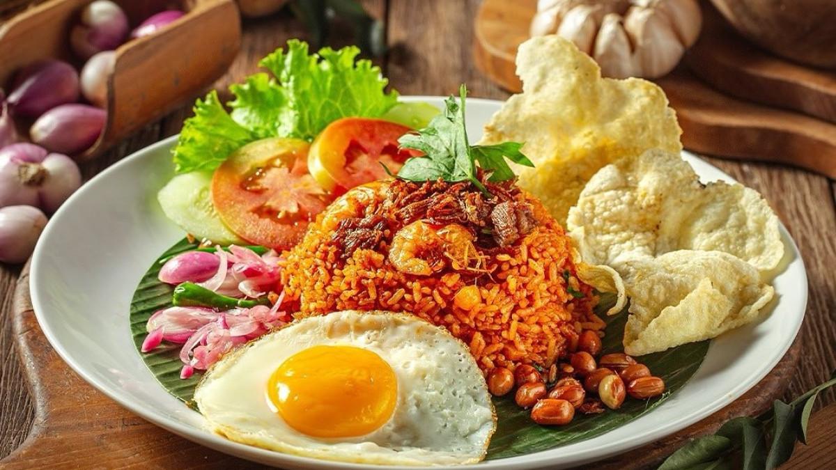 Kopi Tarik Edwin, satu tempat makan siang enak dekat TMII Jakarta yang bisa kamu jadikan referensi.