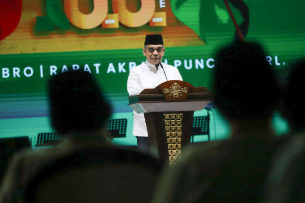 Ketua PBNU Yahya Cholil Staquf menyampaikan sambutan pada Harlah ke-100 tahun NU di Istora Senayan, Jakarta, Sabtu (31/1/2026). Foto: Jamal Ramadhan/kumparan