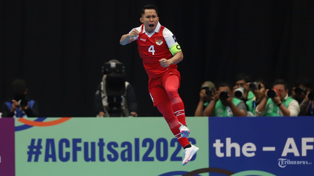 LIBAS KOREA SELATAN - Pemain Timnas futsal Indonesia Mochammad Iqbal Rahmattulah melakukan selebrasi usai mencetak gol ke gawang timnas futsal Korea Selatan pada pertandingan grup A AFC Futsal Asian Cup 2026 di Indonesia Arena, Senayan, Jakarta, Selasa (27/1/2026). Timnas futsal Indonesia mengalahkan timnas futsal Korea Selatan dengan skor 5-0. TRIBUNNEWS/HERUDIN