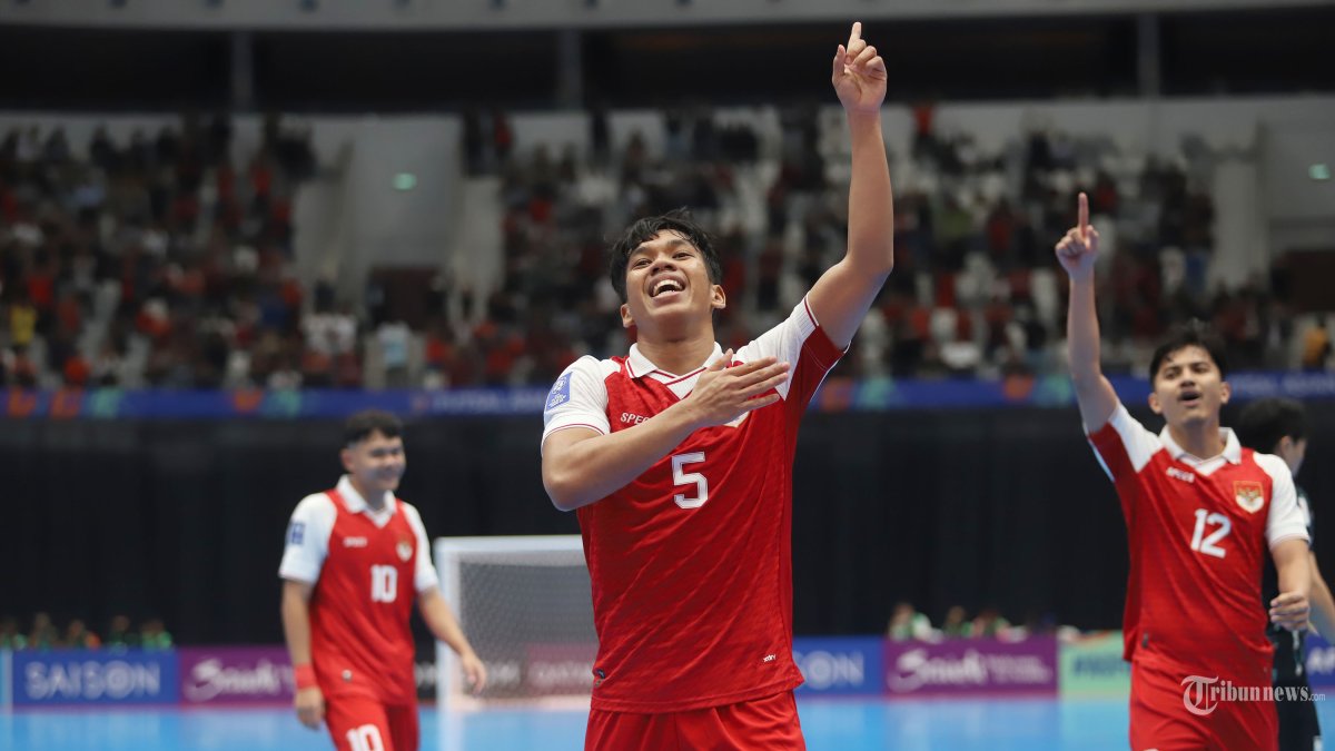 LIBAS KOREA SELATAN - Pemain Timnas futsal Indonesia Israr Megantara selebrasi usai mencetak gol ke gawang timnas futsal Korea Selatan pada pertandingan grup A AFC Futsal Asian Cup 2026 di Indonesia Arena, Senayan, Jakarta, Selasa (27/1/2026). Timnas futsal Indonesia mengalahkan timnas futsal Korea Selatan dengan skor 5-0. TRIBUNNEWS/HERUDIN