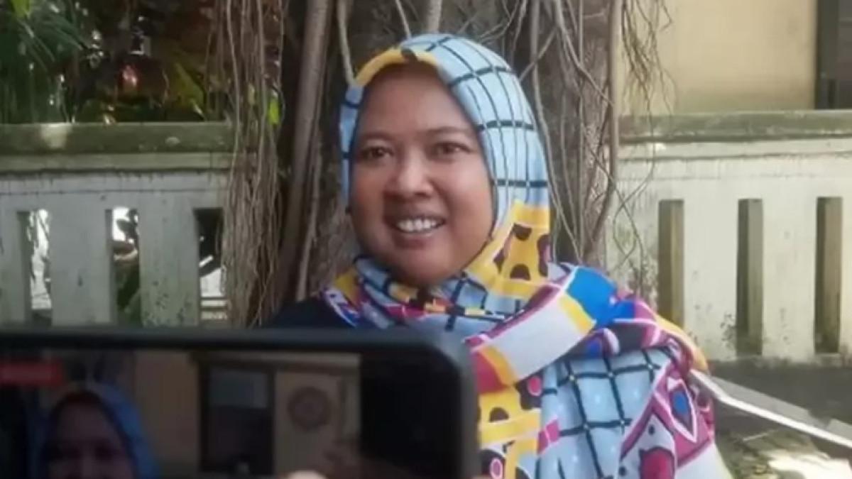 NASIB KORBAN JAMBRET - Arista, istri Hogi Minaya, pria di Sleman, Yogyakarta, yang ditetapkan tersangka usai penjambret yang dikejarnya meninggal dunia