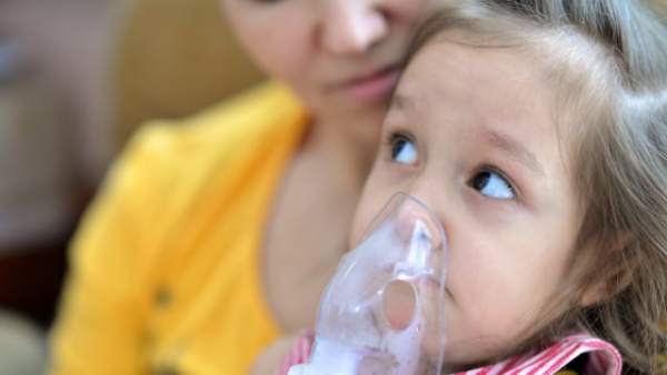 Ilustrasi anak terkena asma. Foto: Shutter Stock