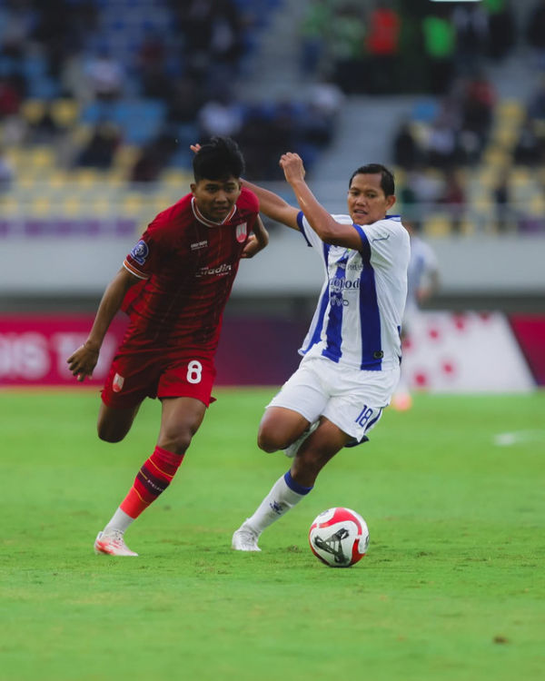 Pertandingan Persib Bandung vs Persis Solo pada Liga 1 di Stadion Manahan Solo, Sabtu (31/1/2026). Foto: Instagram/ @persissolo