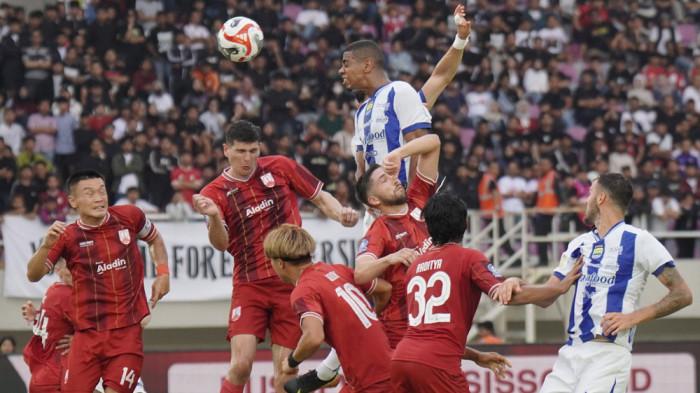 Persis Solo vs PersibPesepak bola Persib Bandung, Uilliam Bs