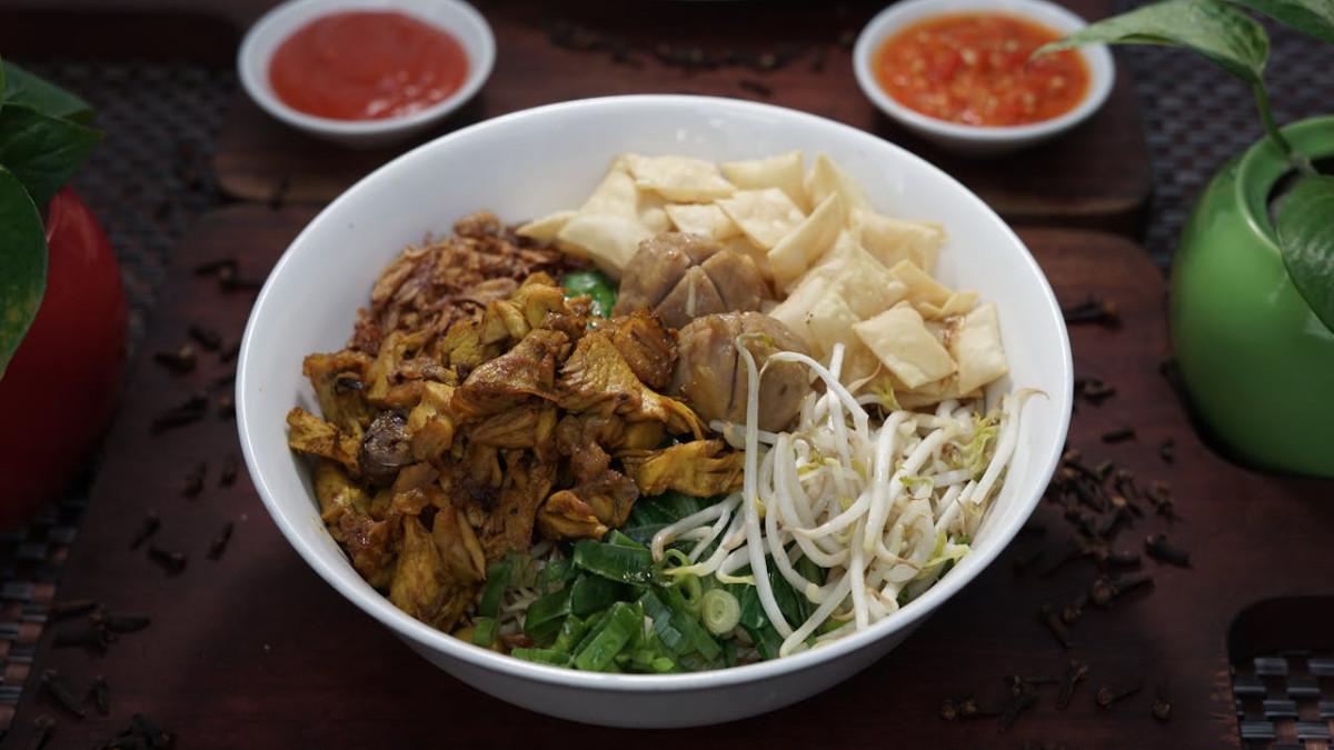 Seporsi mi ayam enak di Jakarta Selatan buat makan siang.