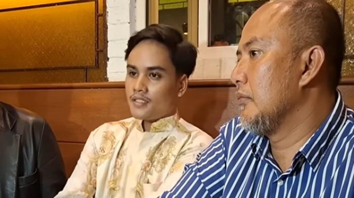 Denada rupanya diam-diam mengirim chat kepada Ressa mengenai perasaannya kepada Ressa Rizky Rossano. Namun Ressa memilih mengabaikan pesan singkat itu