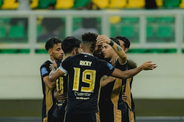 Para pemain Dewa United merayakan gol. Foto: Instagram/ @dewaunitedfc