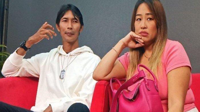 Kabar terbaru Pinkan Mambo dan Arya Khan, kini rumah tangga diambang penceraian.