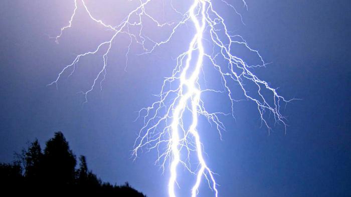 ILUSTRASI PETIR: BMKG Stasiun Geofisika Bandung mencatat ada sebanyak 186.126 kejadian petir di wilayah Jawa Barat dan sekitarnya selama periode Juli 2025.