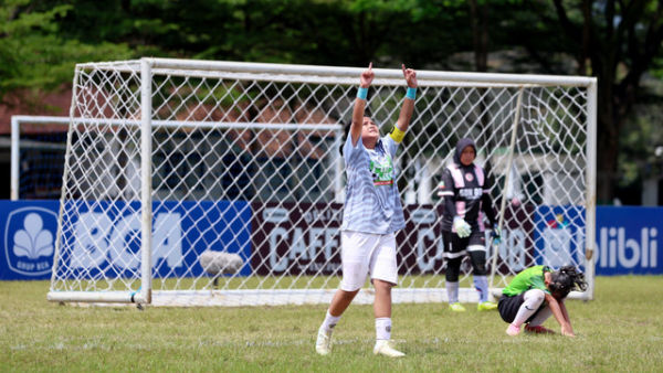 Pertandingan final MilkLife Soccer Challenge Bandung Seri 2 2025 - 2026 KU 10 antara SDN 035 Soka melawan SDN 091 Cibeureum Kota Bandung di Lapangan Chandradimuka Pusdikif, Bandung, Minggu (1/2/2026). Foto: MilkLife Soccer