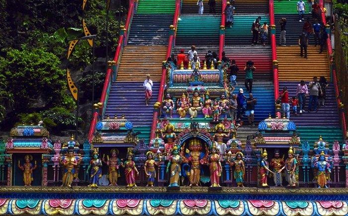 WISATA KUALA LUMPUR - Potret keindahan Batu Caves yang menjadi salah satu tempat wisata ikonik di Kuala Lumpur.