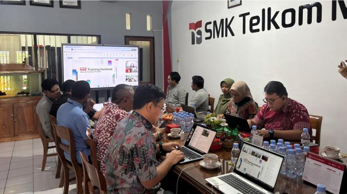 2(kiri ke kanan) Perwakilan GSPS Telkom Christianus Kartiko,