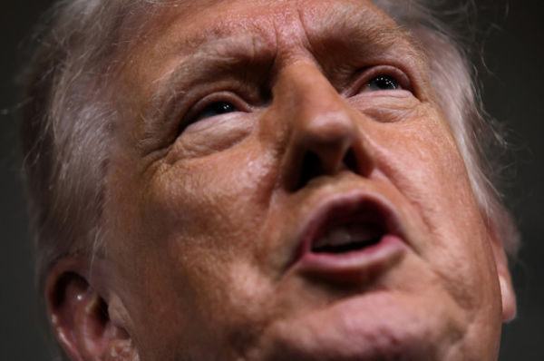 Presiden AS Donald Trump berbicara dengan wartawan di The Kennedy Center pada 29 Januari 2026 di Washington, DC. Foto: Samuel Corum/Getty Images/AFP