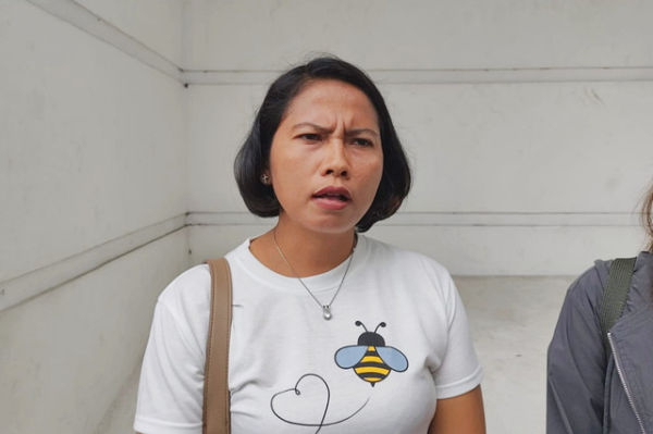 Nia Sihotang (38), istri dari tersangka Leo Sembiring, Senin (2/2/2026). Foto: Amar Marpaung/kumparan